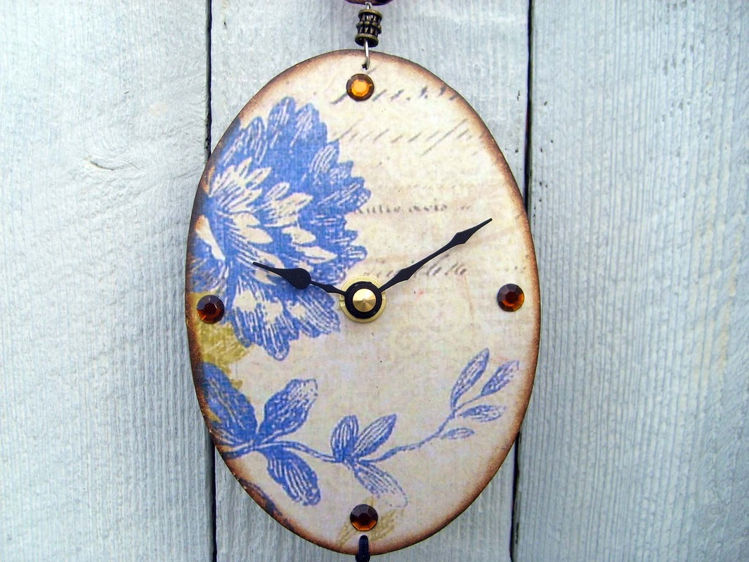 Detail Blue Flower Oval Clock 